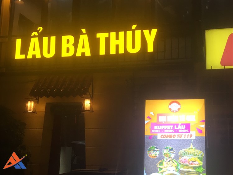 Biển quảng cáo của hàng mẫu C05